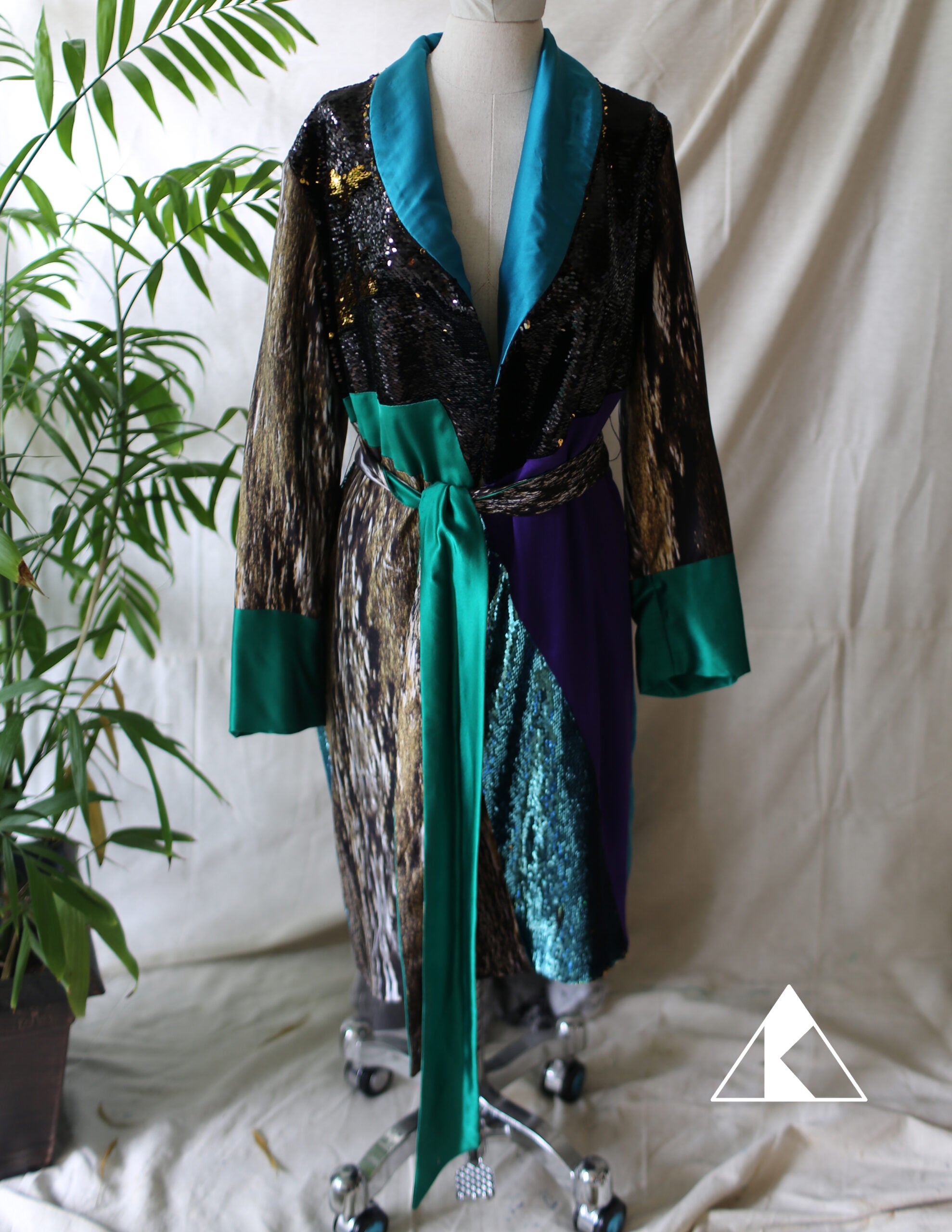 KIMIA ARYA-ASYMMETRICAL-COAT-GOLDPRINT
