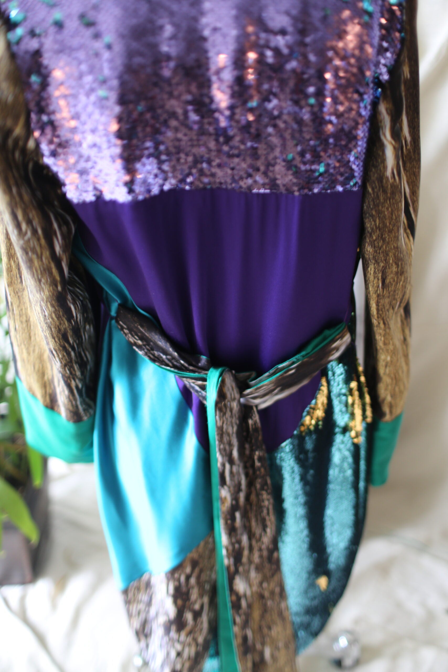 KIMIA ARYA-ASYMMETRICAL COAT-GOLDPRINT-BACK DETAILED VIEW