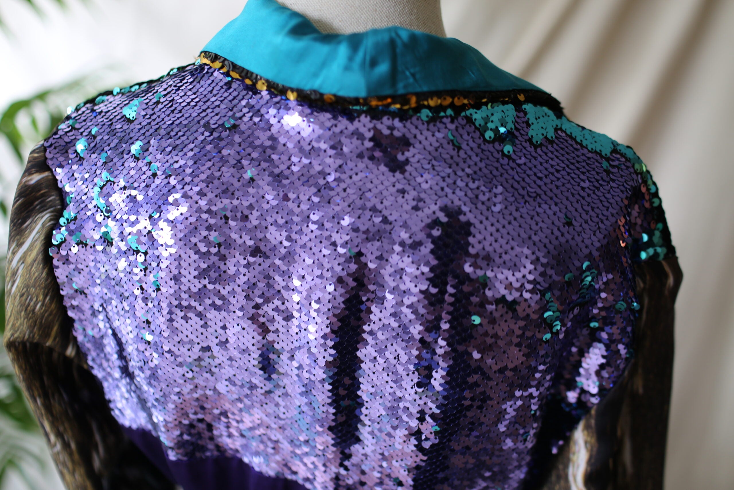 KIMIA ARYA-ASYMMETRICAL COAT-GOLDPRINT-DETAILED VIEW