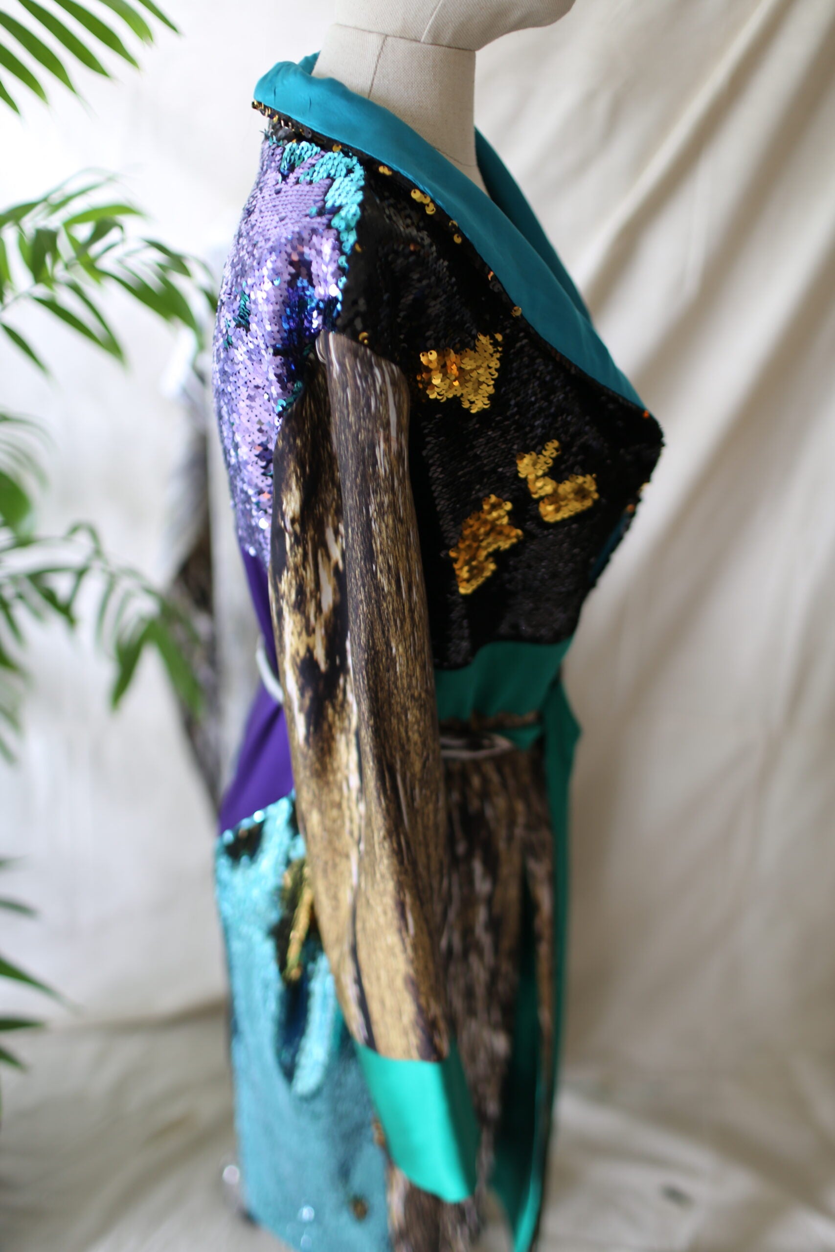 KIMIA ARYA-ASYMMETRICAL COAT-GOLDPRINT-SIDE VIEW