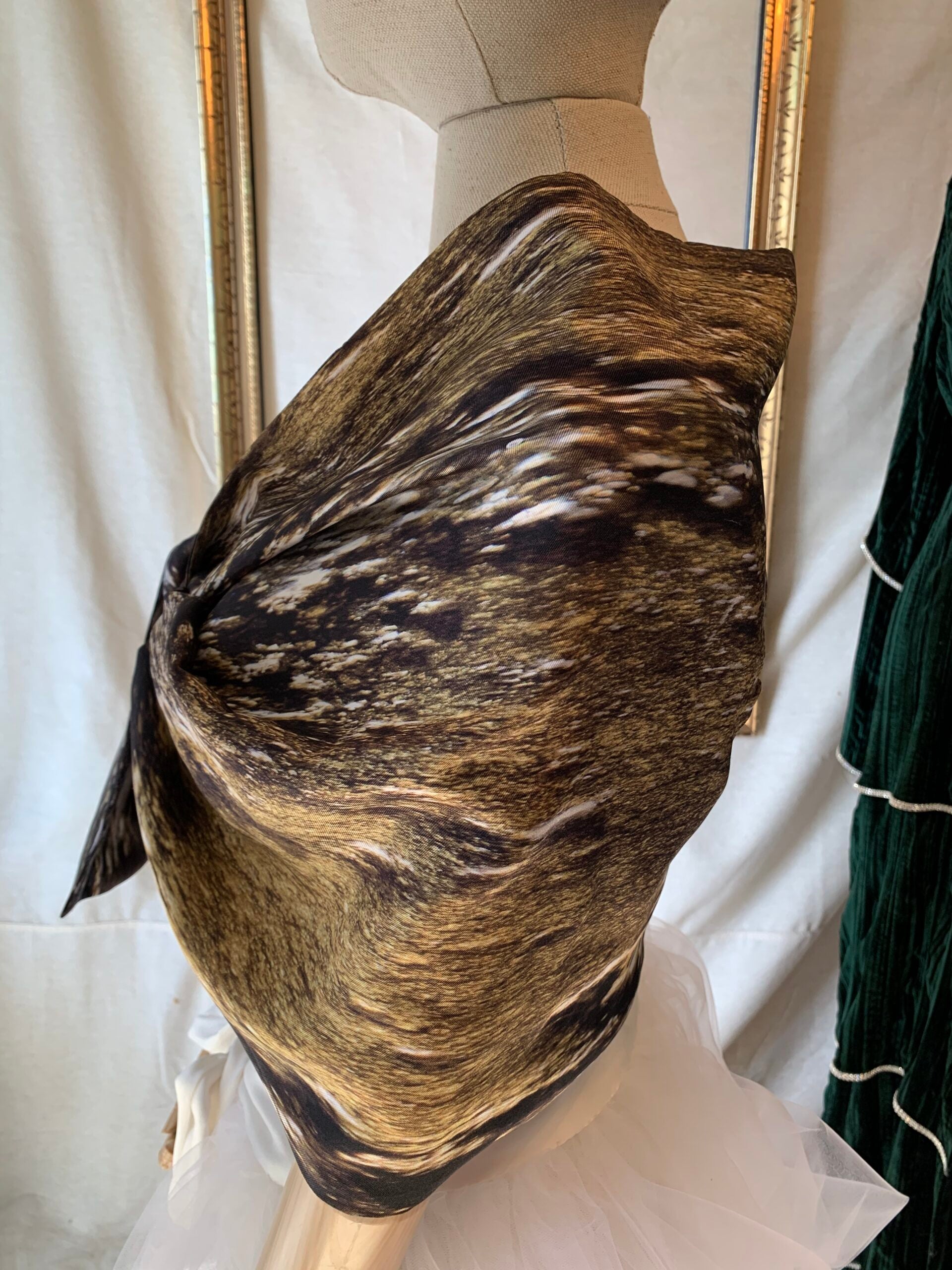 THE MENDOZA SCARF GOLDPRINT VIEW - MAISON KIMIA ARYA SILK